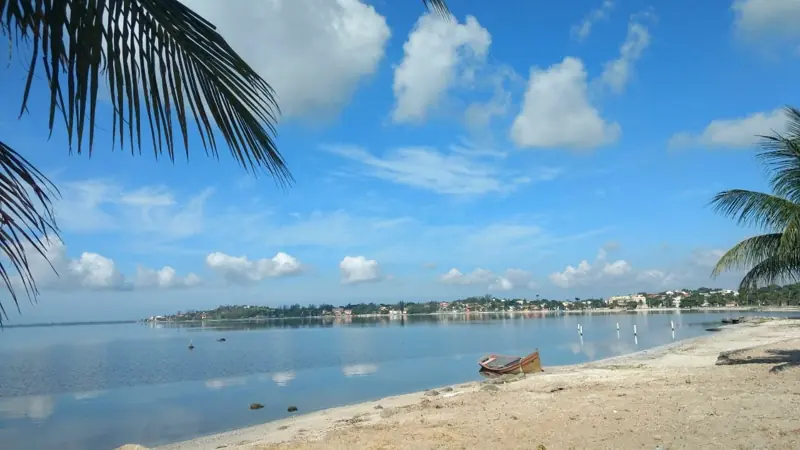 Praia de Iguabinha, distrito de Araruama